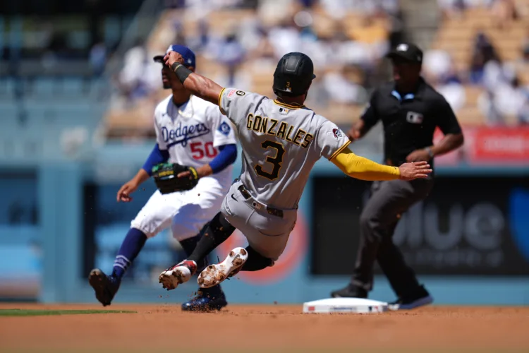 Dodgers extend winning streak with sweep of Pirates